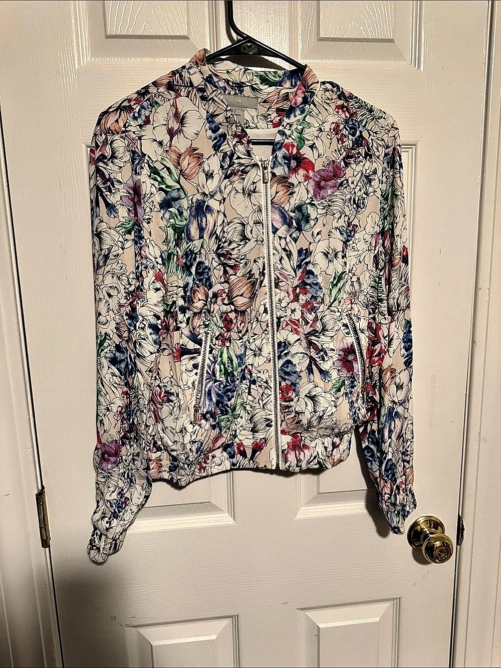 H&M Floral Blouse in White & Multicolor Size Medium Like New